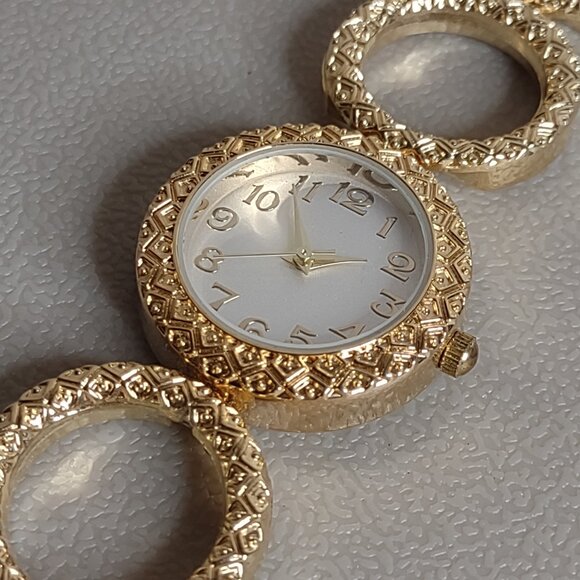 Untested Cute Gold Tone Circle Band Watch - Picture 1 of 9
